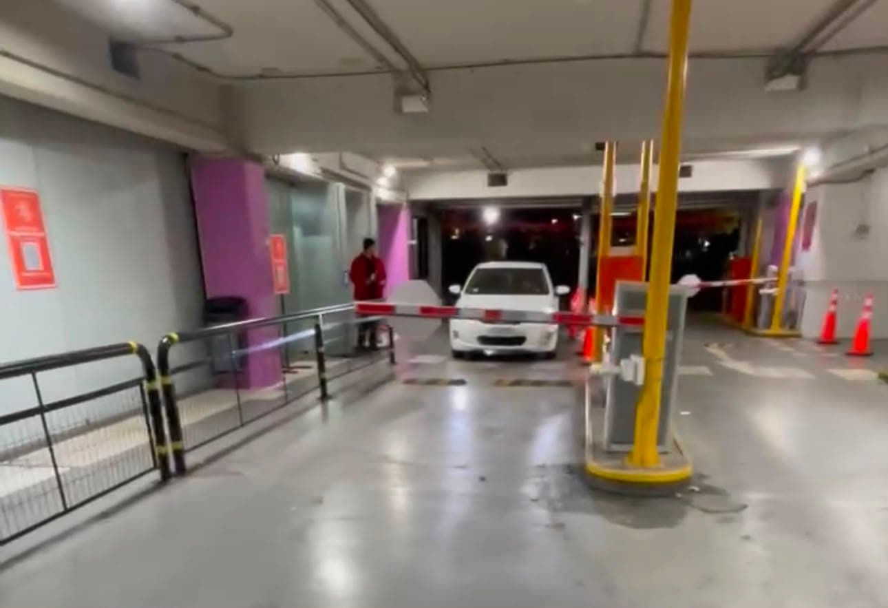Barrera vehicular estacionamiento subterraneo