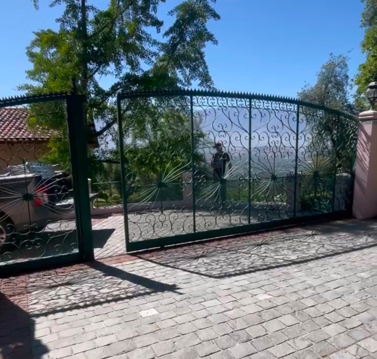 Porton corredera ornamental instalado